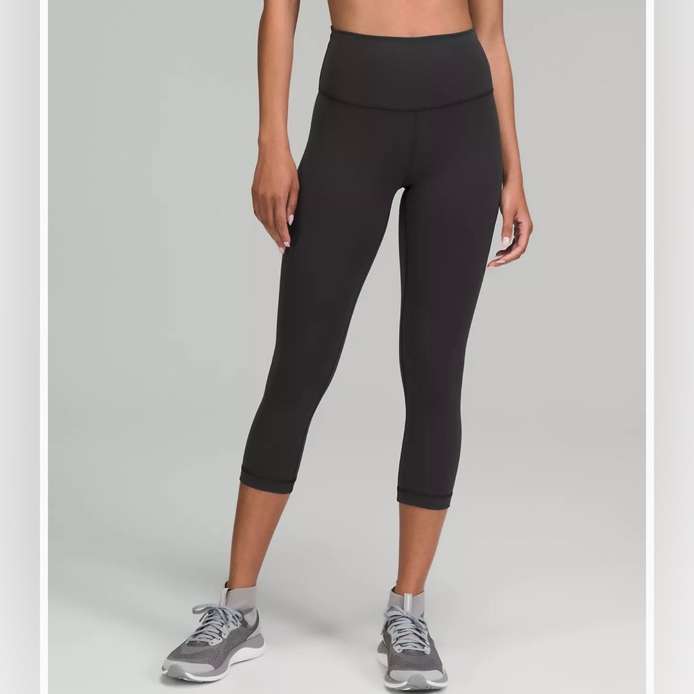 Lululemon cropped black leggings with mesh